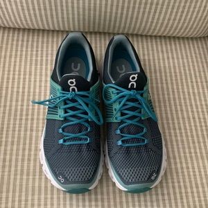 On Cloud womens sneakers 9.5